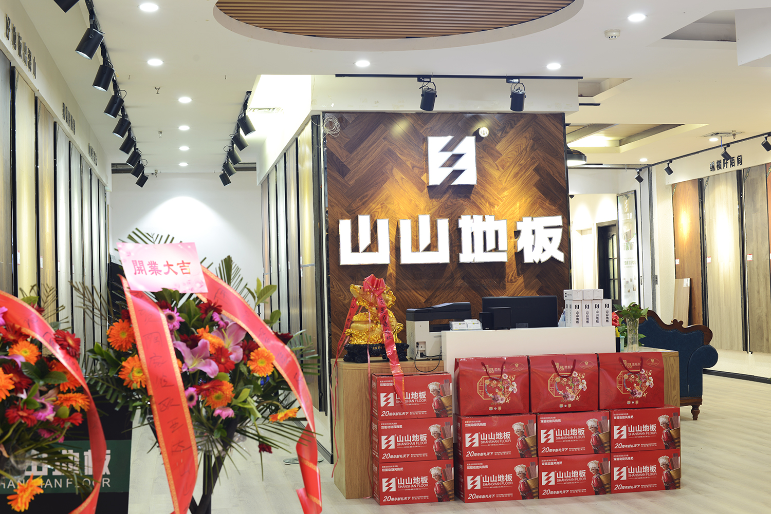 �������ر���ͻ�ƺ�������ַ�ذ�ŷ�Ǵ��ϵ���Ǩ��ʮ�������ж������Բ����Ļ��